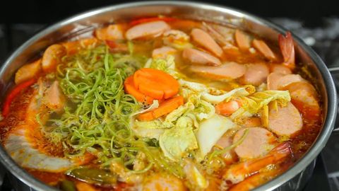 2 cách nấu lẩu tôm chua cay đơn giản, thơm ngon đúng điệu
