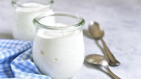Sữa chua không đường bao nhiêu calo? Cách ăn sữa chua đúng cách