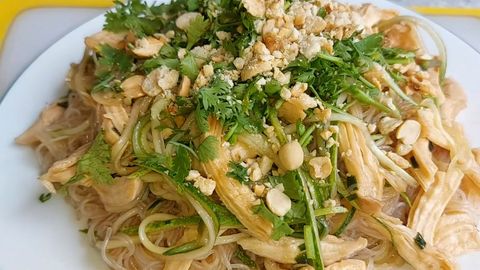 2 cách làm món miến trộn gà dễ làm ngon miệng hấp dẫn tại nhà