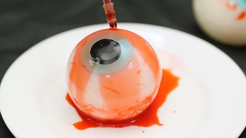 2 cách làm thạch nhãn cầu kinh dị đơn giản mà thơm ngon cho dịp Halloween