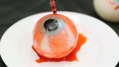  2 cách làm thạch nhãn cầu kinh dị đơn giản mà thơm ngon cho dịp Halloween 