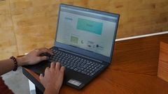  Lại phải học online nữa rồi, gom hết lì xì chơi lớn, tậu ngay 1 em laptop giá phải chăng, cấu hình tốt đón năm mới thôi 