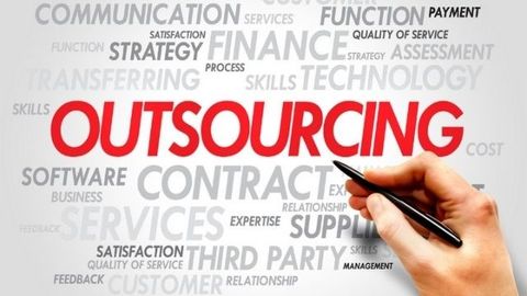 Outsource là gì? Lợi ích, hạn chế của doanh nghiệp sử dụng thuê ngoài