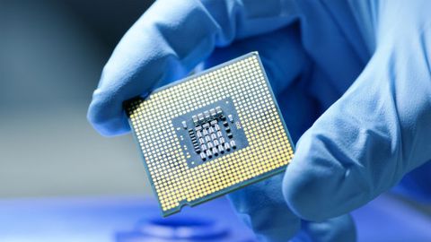 Toàn Cảnh Tình Trạng Thiếu Hụt Chip Bán Dẫn