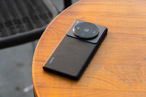 Chiêm Ngưỡng Flagship 12s Ultra: Cụm Camera Siêu To Lần Đầu Kết Hợp Cùng Leica