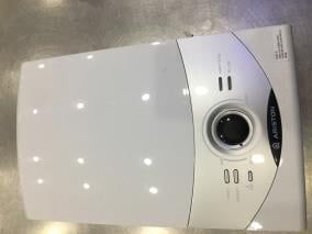 Bình nóng lạnh trực tiếp Ariston 4500W Aures SM45PE SBS VN