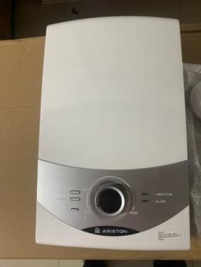 Bình nóng lạnh trực tiếp Ariston 4500W Aures SM45PE SBS VN