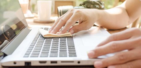 Cách tự vệ sinh laptop đơn giản, nhanh chóng tại nhà
