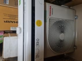 Máy lạnh Toshiba Inverter 1 HP RAS-H10D2KCVG-V