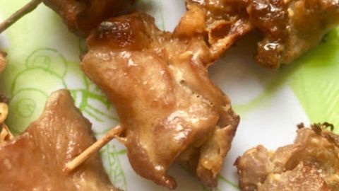 Cách làm sườn cốt lết cuộn phô mai bằng nồi chiên không dầu béo thơm