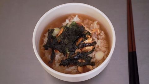 2 cách làm cơm ochazuke (cơm chan trà xanh) thơm ngon chuẩn Nhật