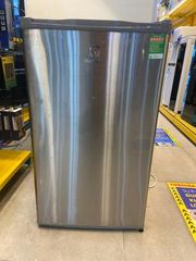  Tủ lạnh Electrolux 85 lít EUM0900SA 