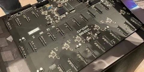 Trung Quốc Ra Mắt Bo Mạch Chủ Siêu To Lắp Được 32 Ổ 14tb Cùng Lúc
