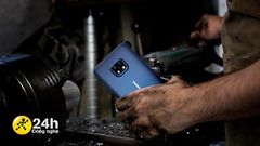  Nokia XR20 thể hiện độ bền siêu ấn tượng trong video quảng cáo: Tung hứng, thả rơi, ngâm nước... không hề hấn gì 