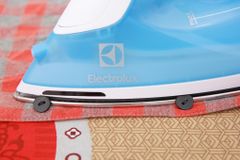  Bàn ửi hơi nước Electrolux ESI4017 