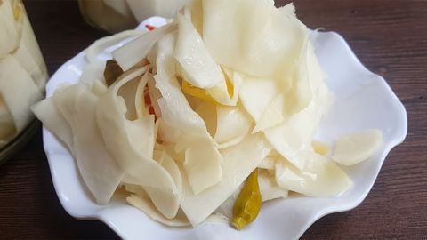 Cách làm măng chua tỏi ớt từ măng tươi ngon giòn, để được lâu