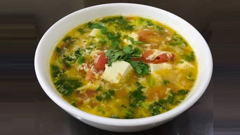 Cách nấu canh cà chua trứng đậu hũ ngon, chua béo hấp dẫn ngay tại nhà