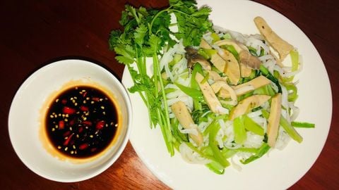 Cách làm mì xào chay bằng mì tươi thanh vị, cho bữa chay hấp dẫn