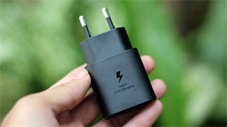 Tiếp bước iPhone 12, dòng Galaxy S21 sắp tới có thể sẽ không đi kèm tai nghe và củ sạc bên trong hộp