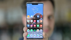  Huawei tung poster quảng cáo cho dòng Mate 40 với thiết kế cụm camera hình bát giác, không lẽ có rất nhiều camera? 