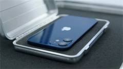  Xuất hiện video mở hộp ‘iPhone 12 siêu mini’: Thực tế mà có chiếc iPhone với kích thước như vậy thì chắc là thú vị lắm nhỉ? 