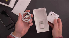  Xiaomi ‘cà khịa’ Apple về việc cắt giảm bớt phụ kiện đi kèm: Hãng sản xuất Trung Quốc đang chạm đến nỗi buồn của iFans? 
