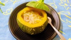  2 Cách làm bí đỏ nhồi thịt hấp bổ dưỡng, lạ miệng, cực dễ làm tại nhà 