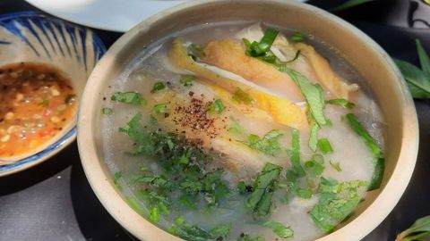 Cách nấu cháo gà đậu đen siêu bổ dưỡng, thơm ngon khó cưỡng
