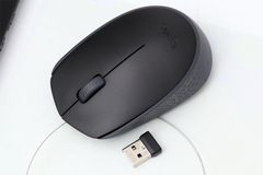  Chuột không dây Logitech M170 Đen 