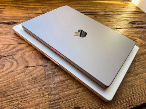 Ảnh thực tế MacBook Pro 'tai thỏ'