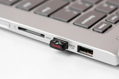  USB 2.0 8GB Sandisk SDCZ33 Đen 