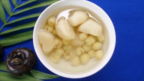 2 cách làm chè hạt sen củ năng hạt é và nhãn nhục thơm ngon, hấp dẫn