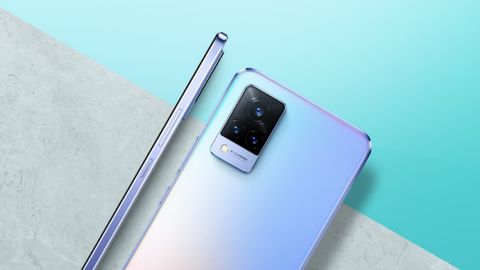Vivo V21 5G tiếp tục lộ poster quảng cáo: Xác nhận thông số camera, tùy chọn màu sắc và độ mỏng chỉ 7.29mm