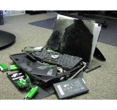 Vỏ mặt B Toshiba Satellite L670D