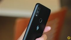  Cùng mức giá 2.440.000 đồng, đang có 3 smartphone đến từ 3 nhà sản xuất khác nhau, chọn em nào làm quà Tết đây? 