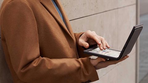 Lenovo làm mới dòng ThinkPad của họ với X1 Fold, một chiếc laptop đa năng có khả năng gập lại