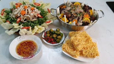Cách nấu lẩu xương heo (xí quách heo) thơm ngon, tẩm bổ cho cả nhà