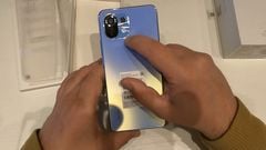  Xiaomi Mi 11 Lite xuất hiện bóng bẩy trong video mở hộp, xác nhận cụm camera giống Mi 11 5G, giá dự kiến dưới 9 triệu đồng 