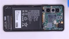  Video tháo rời Sony Xperia 5 II: Khá dễ dàng để sửa chữa, có cả tấm than chì để tản nhiệt cho bộ 3 camera mặt sau 