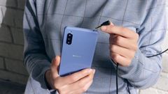  Sony Xperia 10 III ra mắt: Smartphone tầm trung hỗ trợ 5G, được trang bị màn hình OLED và chuẩn kháng nước IP65 