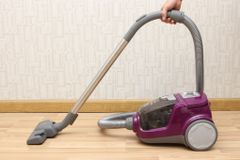  Máy hút bụi Electrolux ZLUX1811 