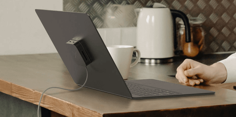 Ý Tưởng Laptop Không Cổng Kết Nối Đầu Tiên Trên Thế Giới