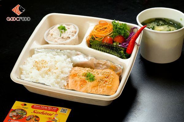 Cơm cá hồi sốt cay