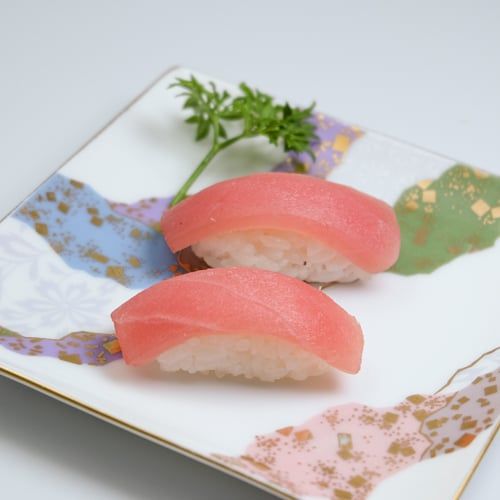 CA3 NIGIRI TUNA (2 PIECES)