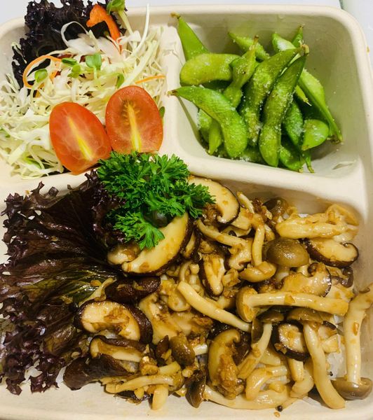 Bento cơm nấm xào Vegan