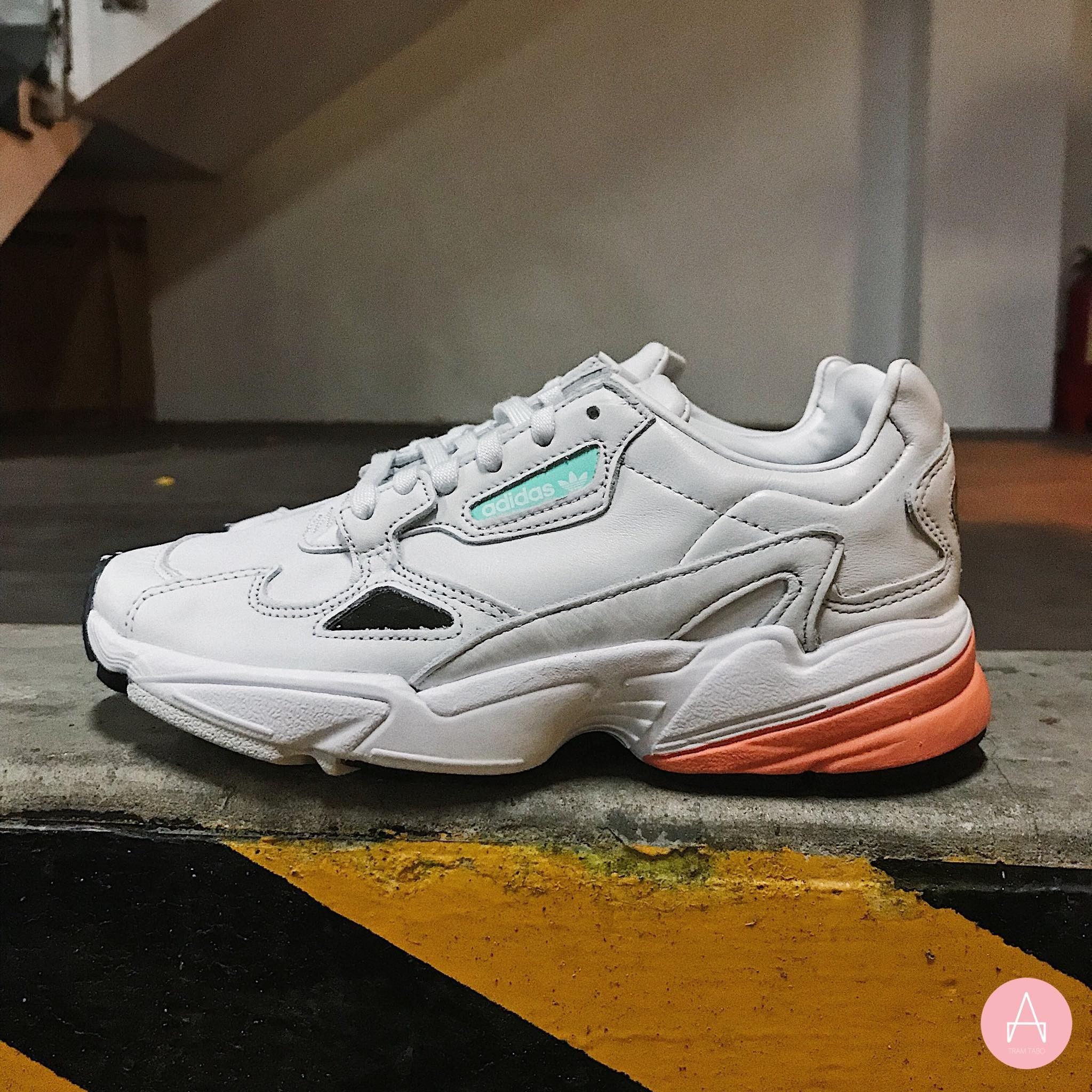 adidas falcon b37845