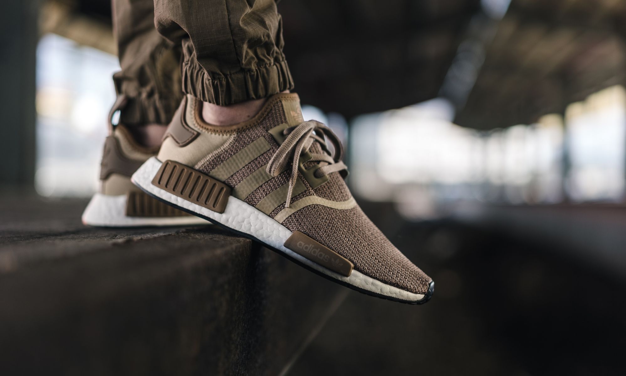 adidas nmd r1 raw gold