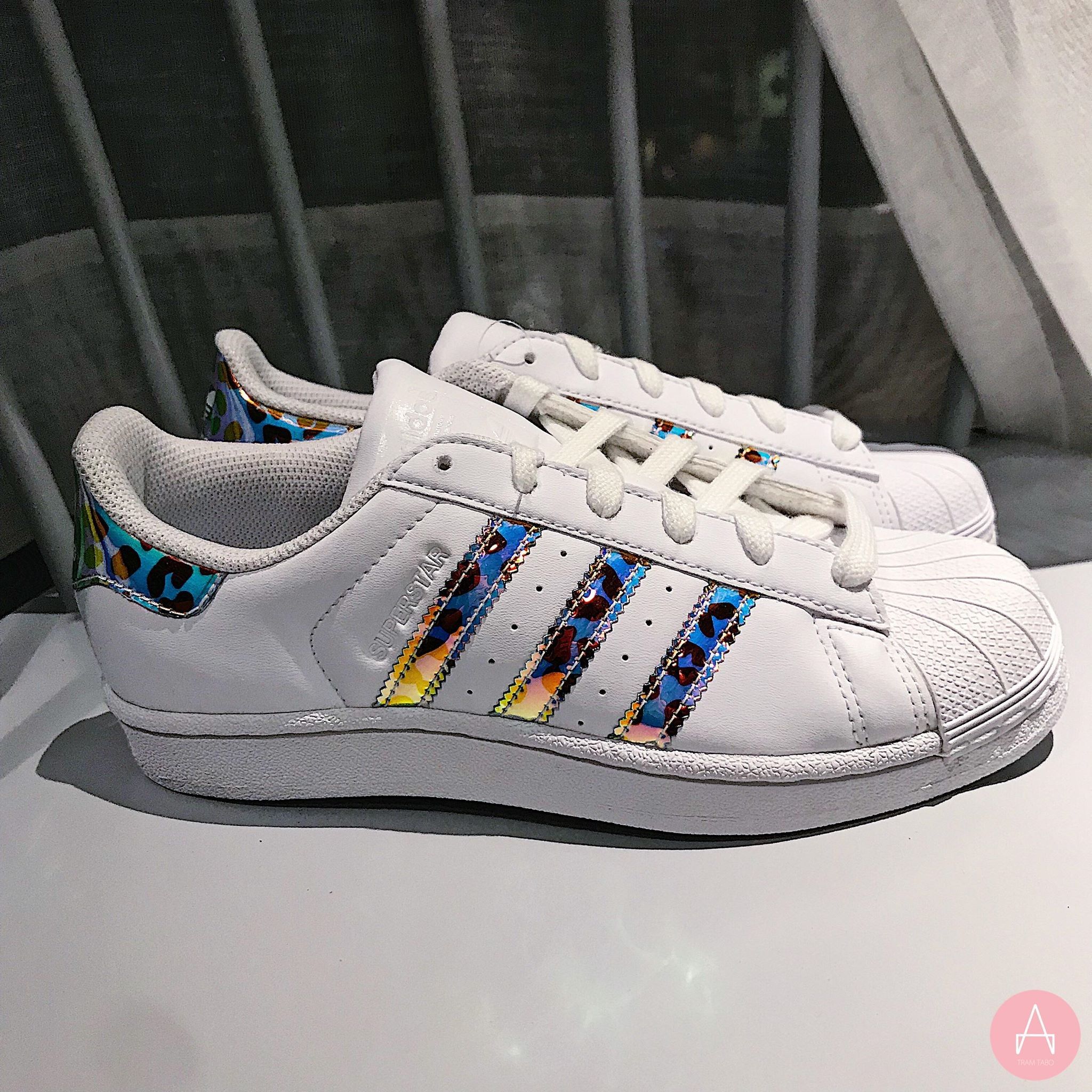 leopard adidas superstar