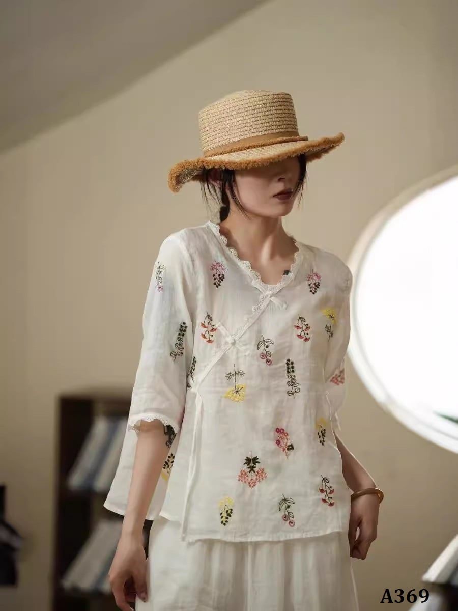  A369-Áo Ramie Cổ V Viền Ren Thêu Hoa 