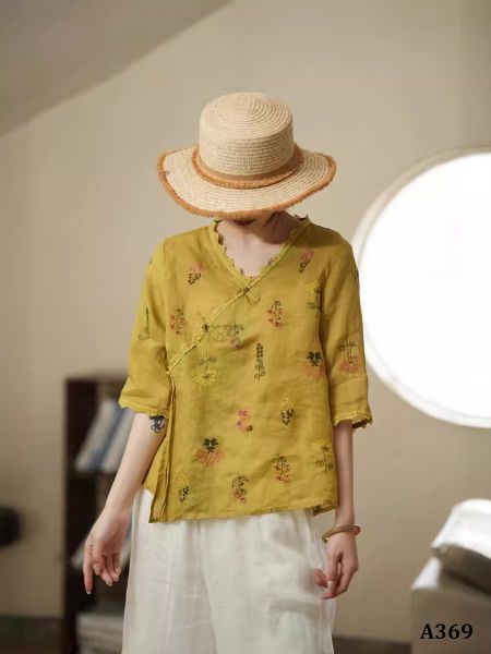  A369-Áo Ramie Cổ V Viền Ren Thêu Hoa 
